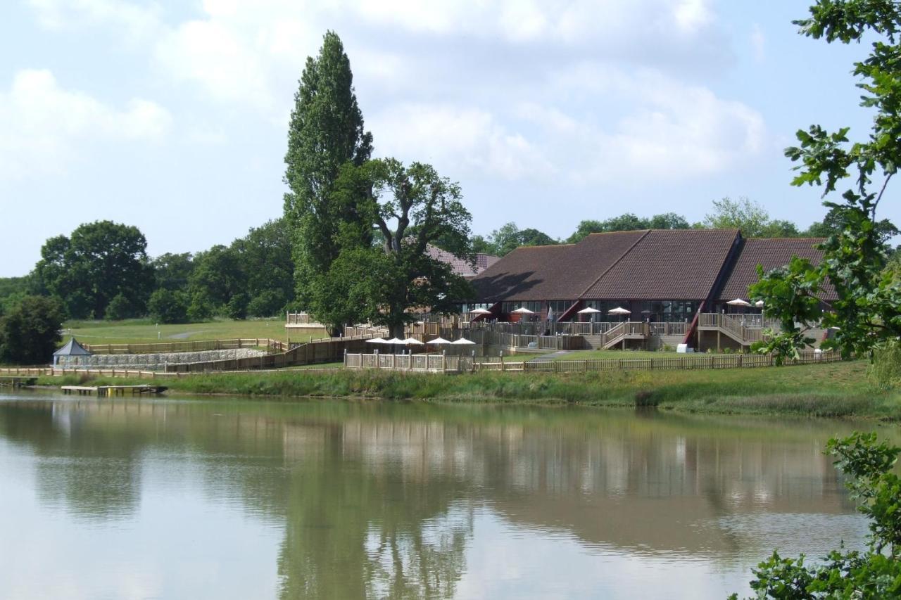 Lakeside Park Hotel & Spa Fishbourne  Eksteriør billede