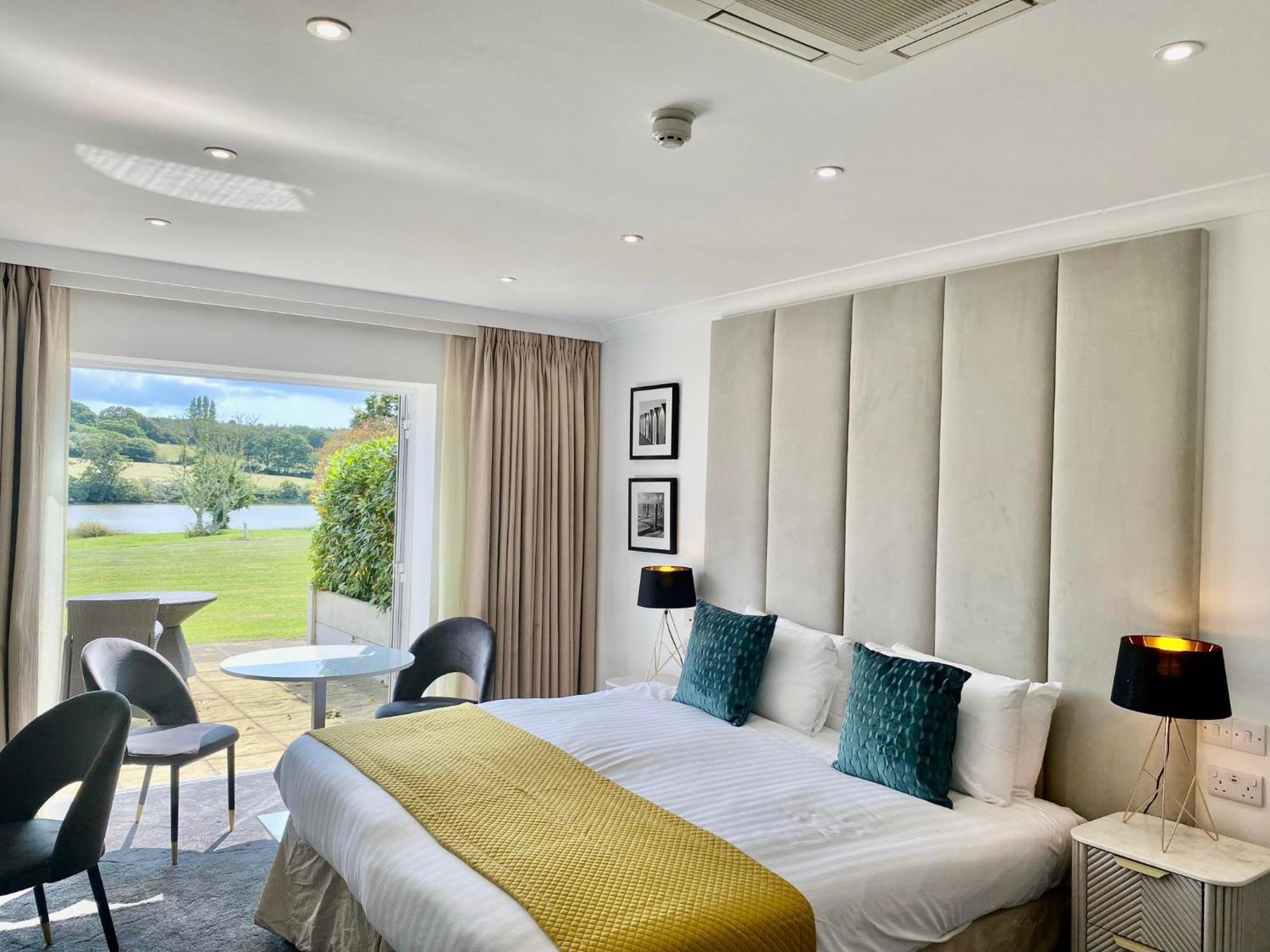 Lakeside Park Hotel & Spa Fishbourne  Eksteriør billede